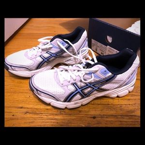 ASICS size 8 EUC, Worn once! Ladies Sneakers!